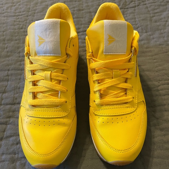Reebok Classic Leather Running Shoes Bright Yellow Women’s size 10 - Picture 1 of 3